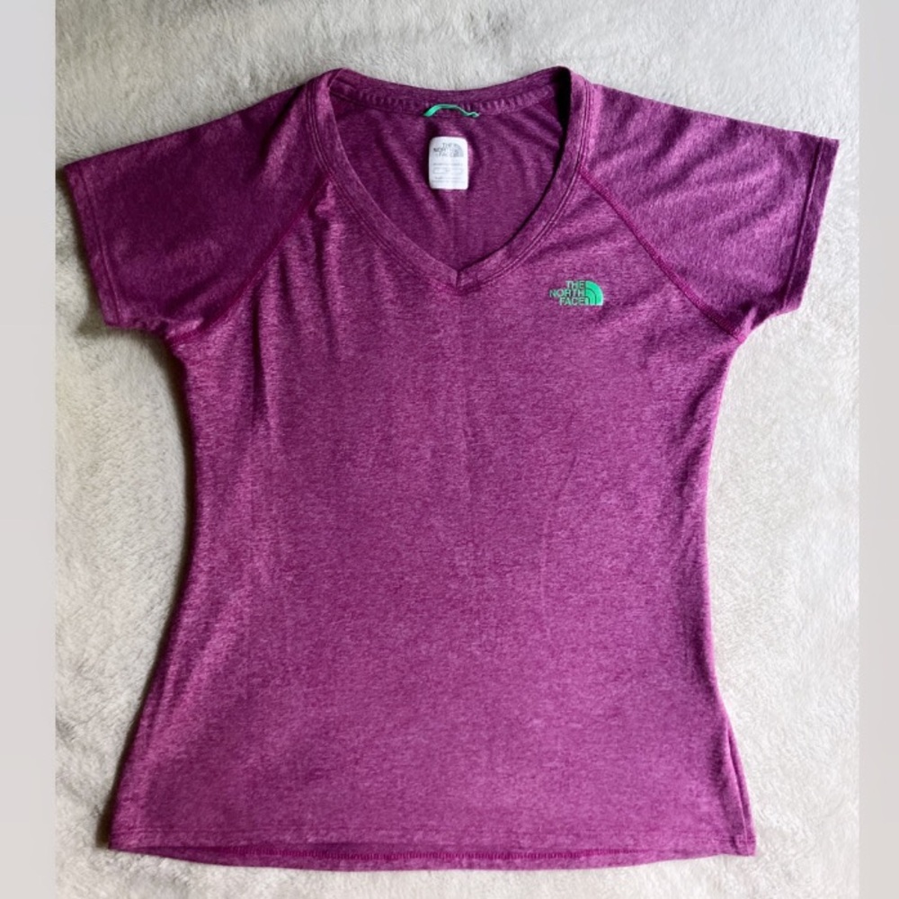 The North Face Womens Short Sleeve V-Neck Tee in Plum with Teal Logo